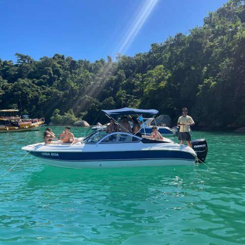 Lancha Vida Boa Lancha na ilha dos cocos em Paraty